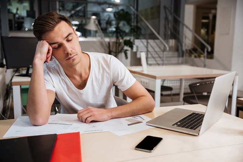 ¿Por qué tenemos sueño todo el día?